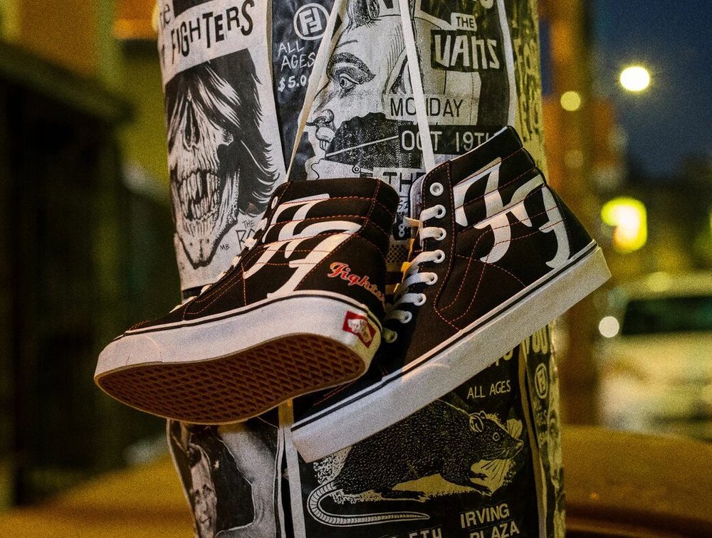 5-G чип для контроля разума в вакцине, коллаборация Foo Fighters x Vans и другие новости мира музыки